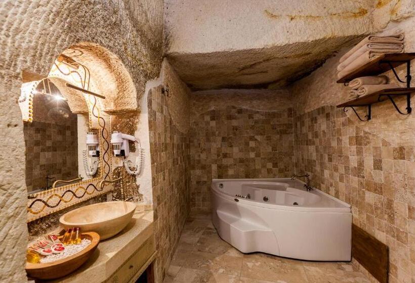 جناح, Mithra Cave