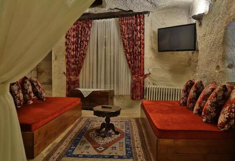 سوئیت با تخت بزرگ, Mithra Cave