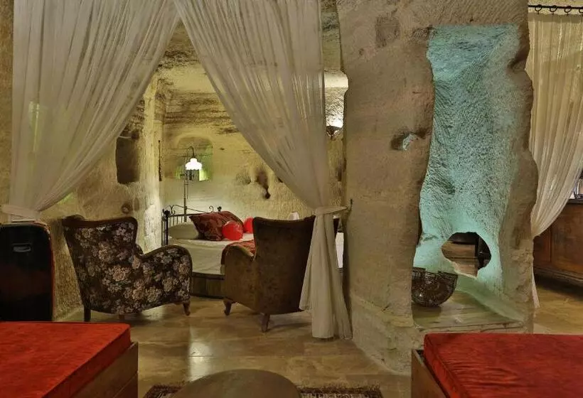 سوئیت با تخت بزرگ, Mithra Cave