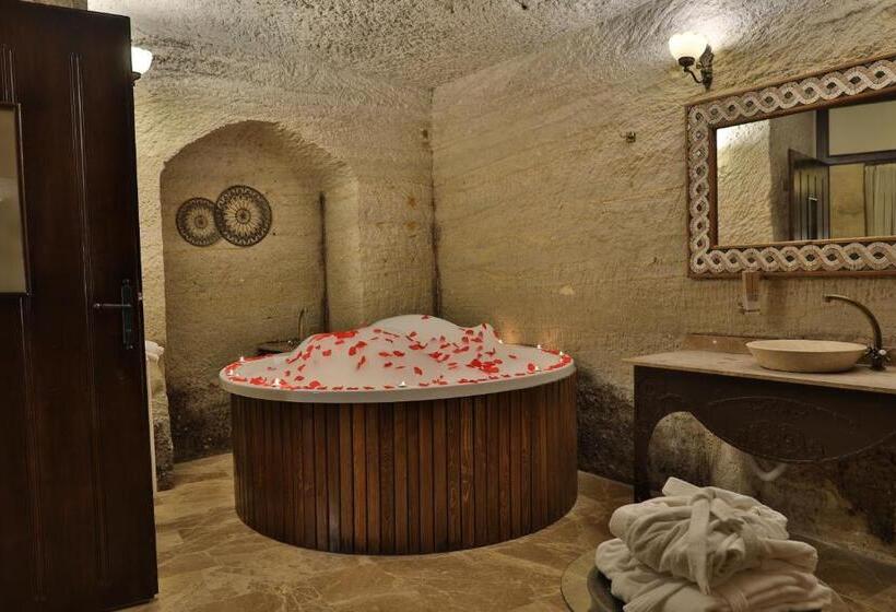 جناح سرير كينج, Mithra Cave