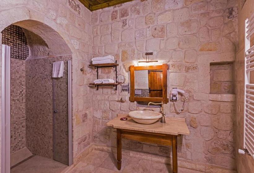 غرفة كلاسيكية, Mithra Cave