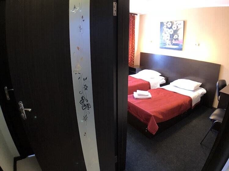 اتاق اکونومی با حمام مشترک, Nivki