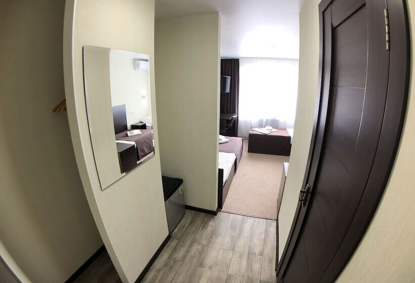 اتاق راحتی سه تخته, Nivki