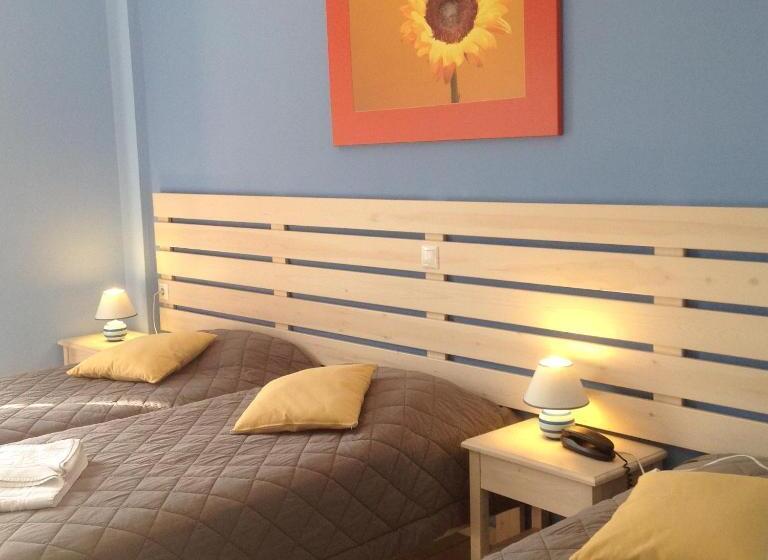 اتاق استاندارد سه نفره, Nostos