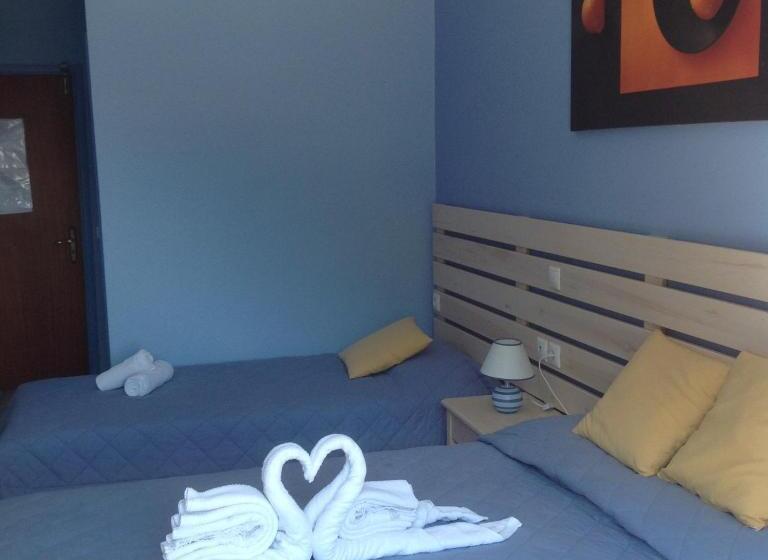 اتاق استاندارد سه نفره, Nostos