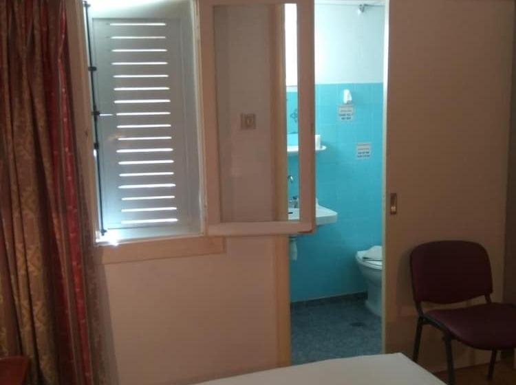 اتاق اکونومی, Pasiphae Heraklion