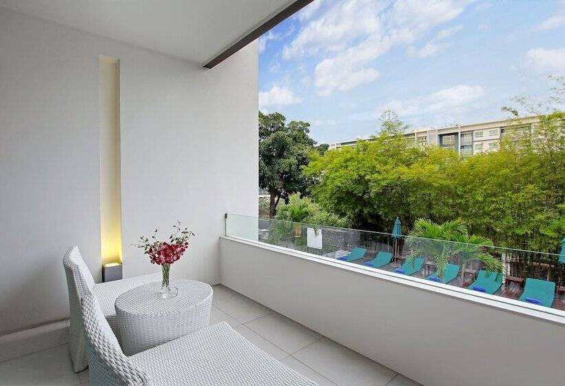 Háromágyas Deluxe Szoba, The Serenity Hua Hin