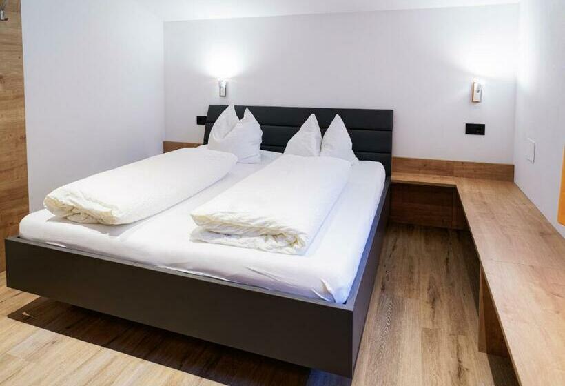 חדר סטנדרט לארבעה, Haus Herta B&b