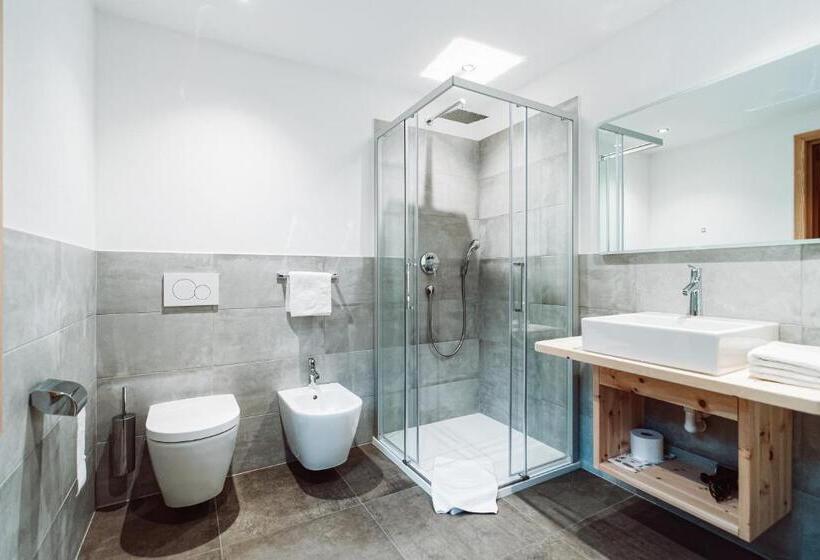 חדר סטנדרט לשלושה עם מרפסת, Haus Herta B&b