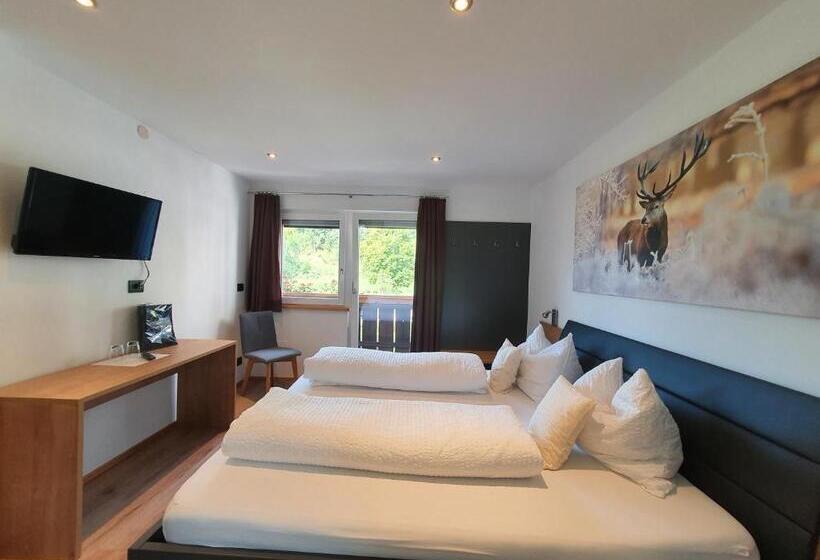 חדר סטנדרט לשלושה עם מרפסת, Haus Herta B&b