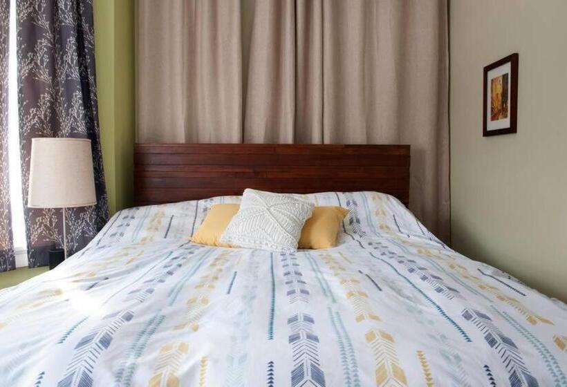 سوئیت با تخت بزرگ, The Greenleaf House