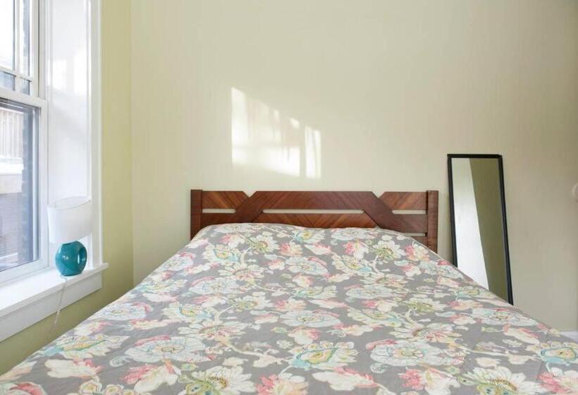 اتاق استاندارد, The Greenleaf House