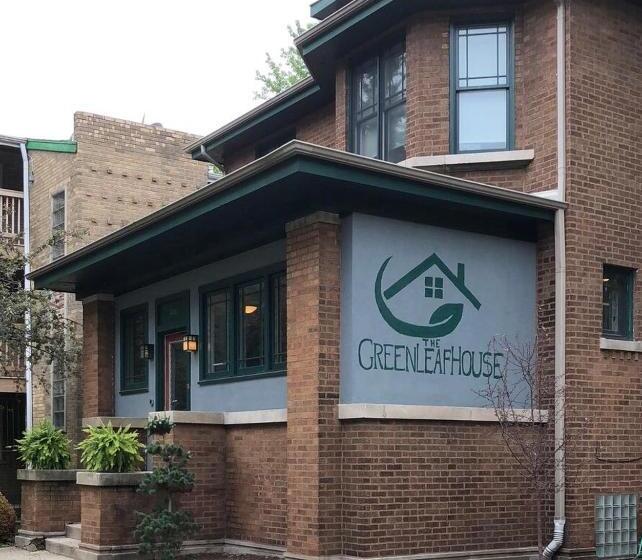 اتاق لوکس, The Greenleaf House