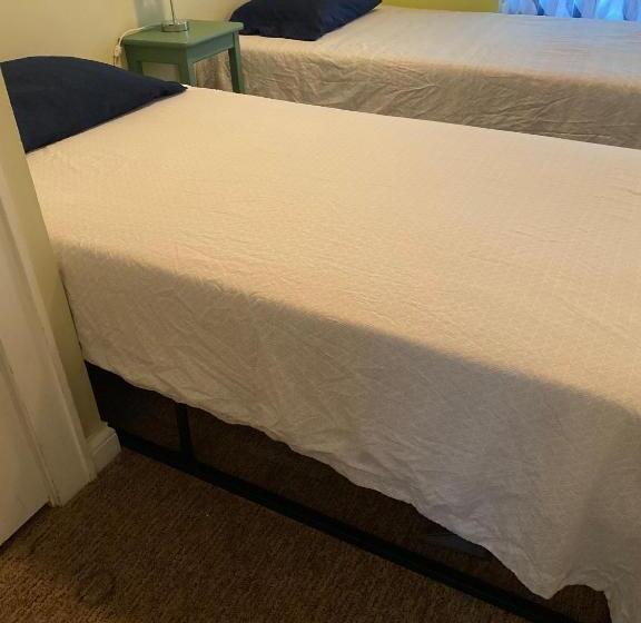 اتاق لوکس, The Greenleaf House