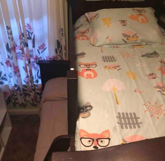 اتاق اکونومی, The Greenleaf House