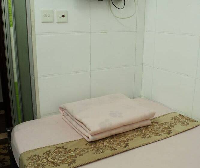 اتاق استاندارد یک نفره, Om Guest House