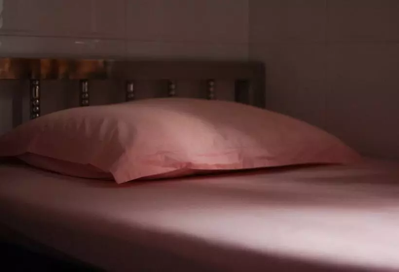 اتاق استاندارد یک نفره, Om Guest House