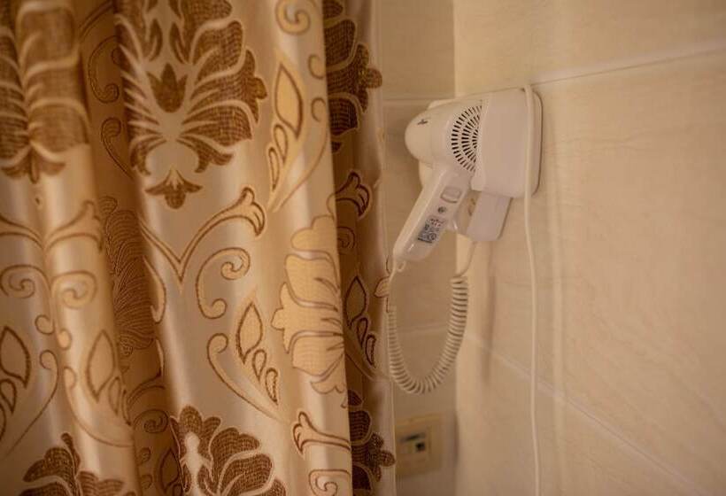 اتاق استاندارد, Om Guest House