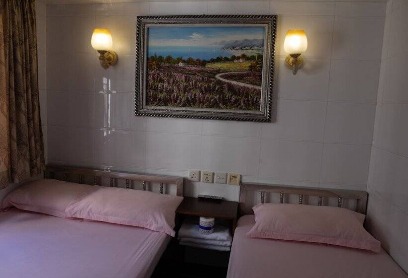 اتاق استاندارد سه نفره, Om Guest House