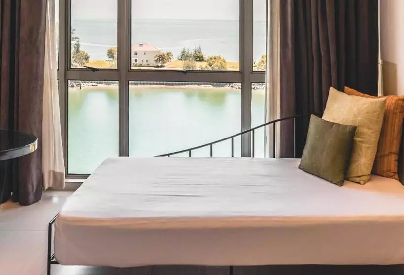 استودیو اجرایی, Avillion Admiral Cove