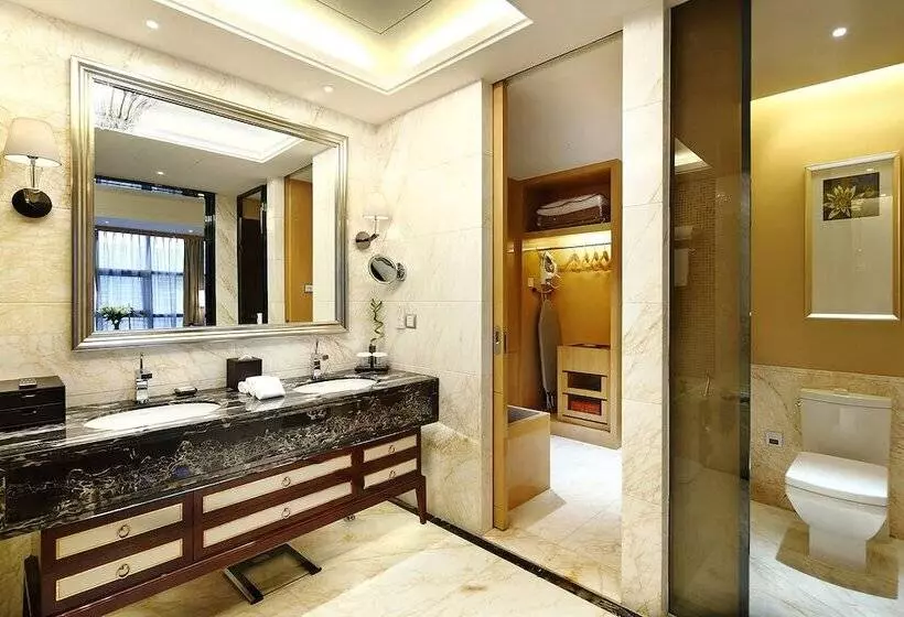 Standard-huone, Hilton Guangzhou Baiyun   Free Shuttle And Phase 1 Registration Service Available For Canton Fair Pe