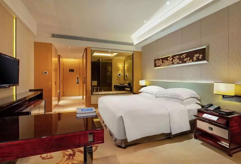 Deluxe-huone, Hilton Guangzhou Baiyun   Free Shuttle And Phase 1 Registration Service Available For Canton Fair Pe