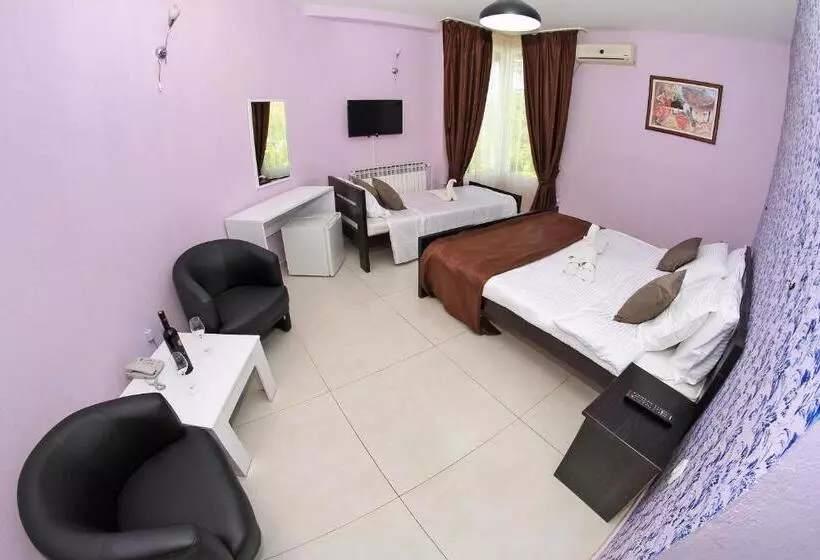 Deluxe Triple Room