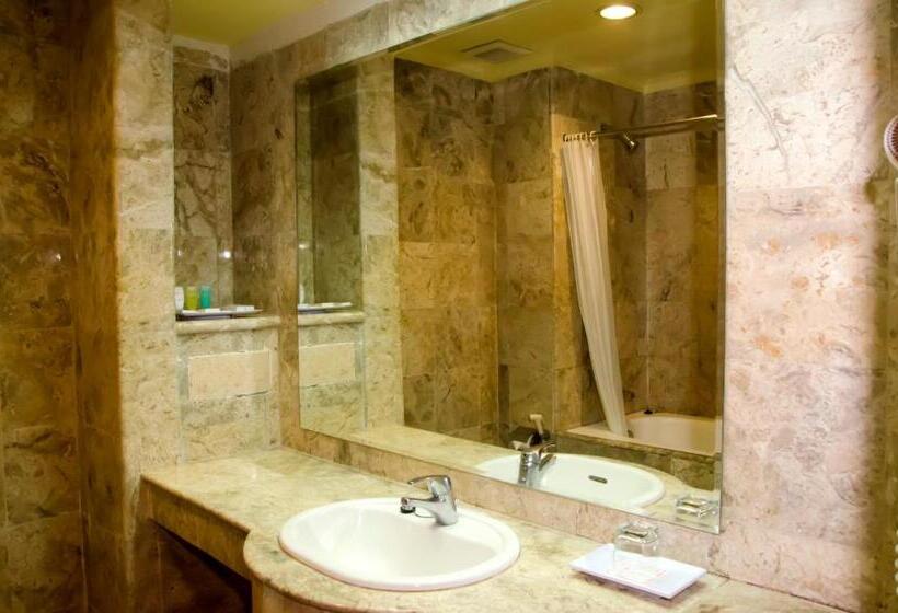 Apartamento 3 Dormitórios, Sari Ater Kamboti Hotel Bandung