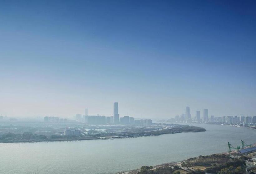 Deluxe room with river view, Shanghai Marriott  Riverside