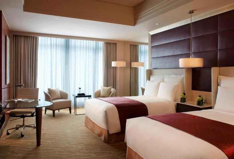 Deluxe room with river view, Shanghai Marriott  Riverside