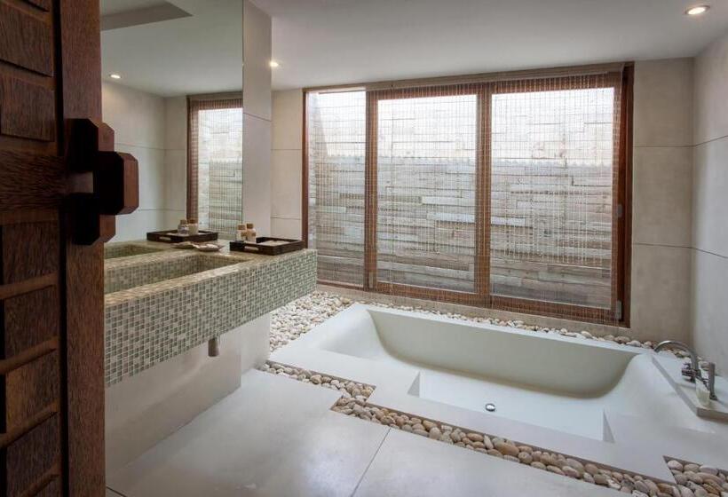 配有游泳池的小型套房, Tango Luxe Beach Villa, Koh Samui