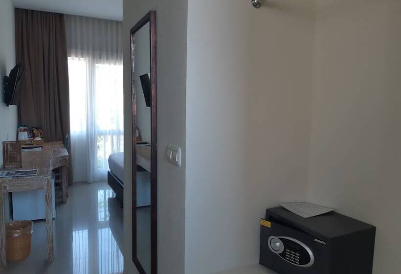 Номер Superior Вид на Бассейн, The Beach House Resort