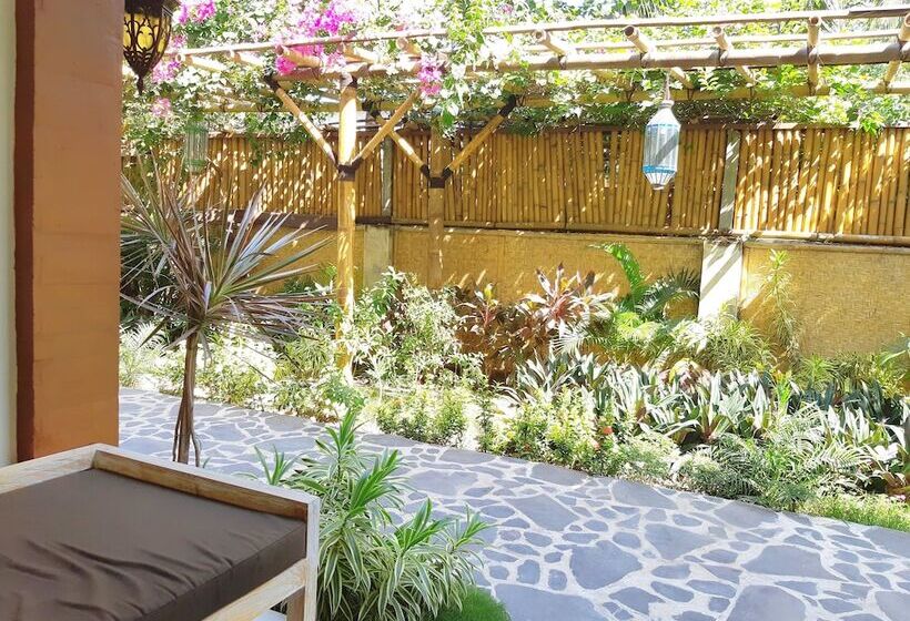 Номер Deluxe, The Beach House Resort