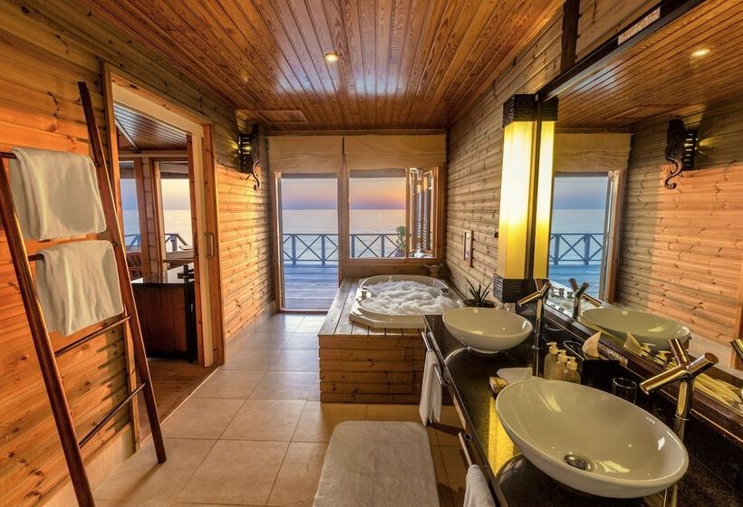 ویلای 1 خوابه با چشم‌انداز دریا, Komandoo Maldives Island Resort