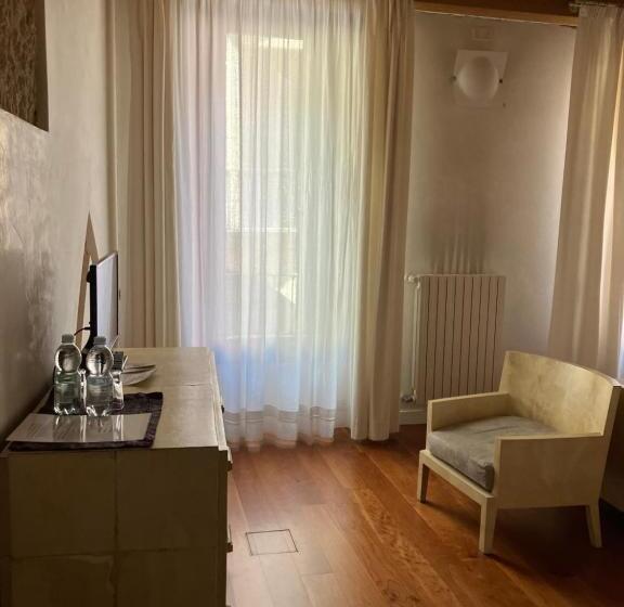 Quarto standard, Ciao Amore