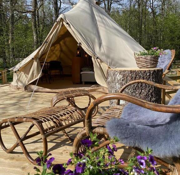 كوخ قياسي, Kalvs Skolhus