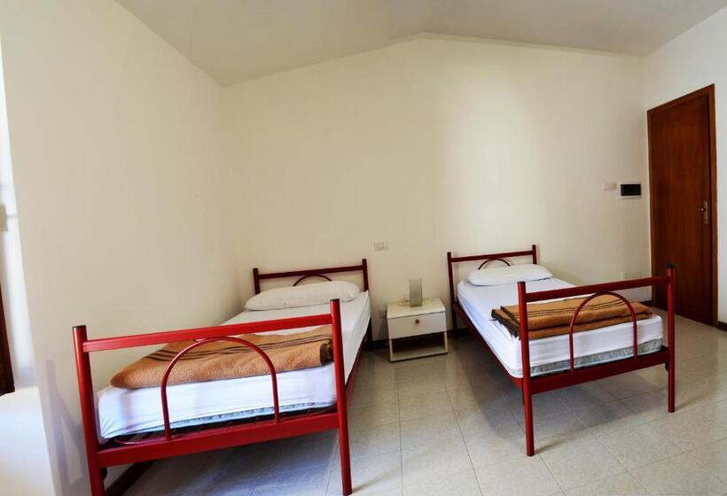 חדר משפחתי, Ostello Del Parco Di Monte Cucco