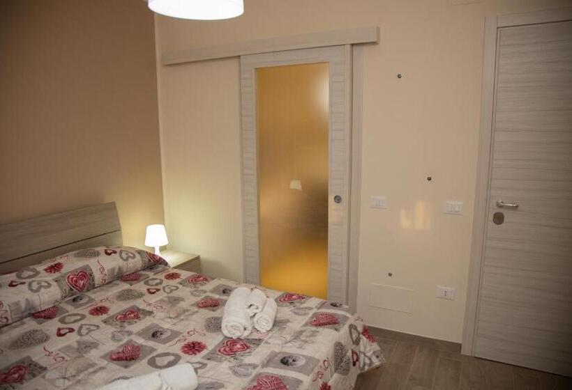 اتاق لوکس با وان آب گرم, B&b Miramare Suite