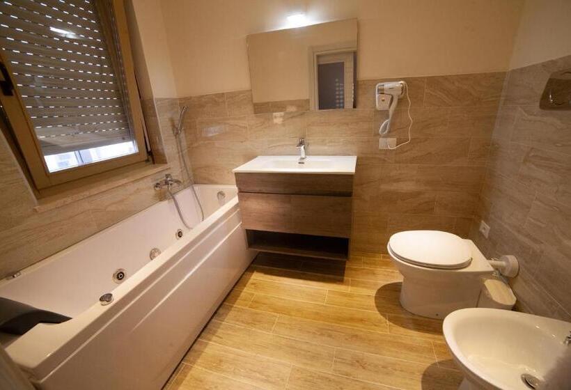 غرفة ديلوكس مزوَّدة بجاكوزي, B&b Miramare Suite