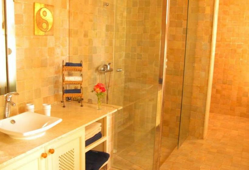 اتاق لوکس سه تخته, Dar Kamango