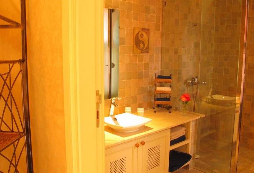 اتاق لوکس سه تخته, Dar Kamango