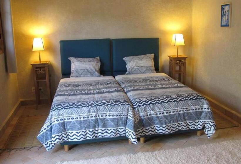 اتاق استاندارد سه تخته با چشم‌انداز باغ, Dar Kamango