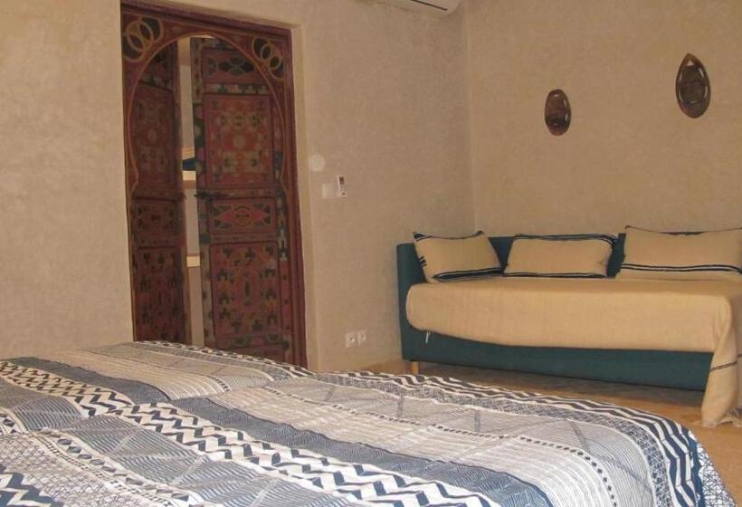 اتاق استاندارد سه تخته با چشم‌انداز باغ, Dar Kamango