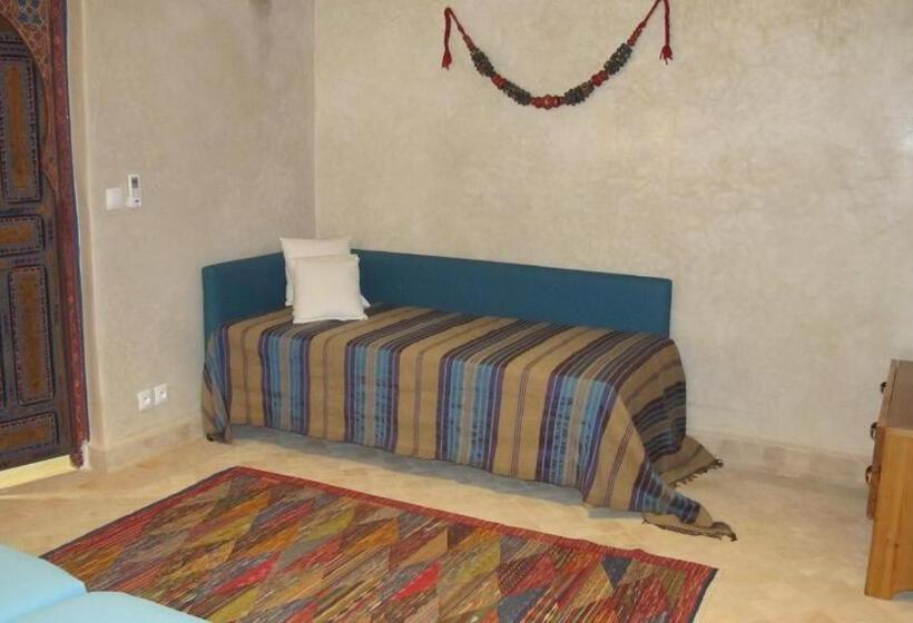 اتاق استاندارد با چشم‌انداز باغ, Dar Kamango