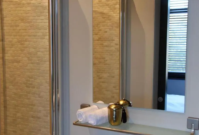 Camera Standard, Puur B&b