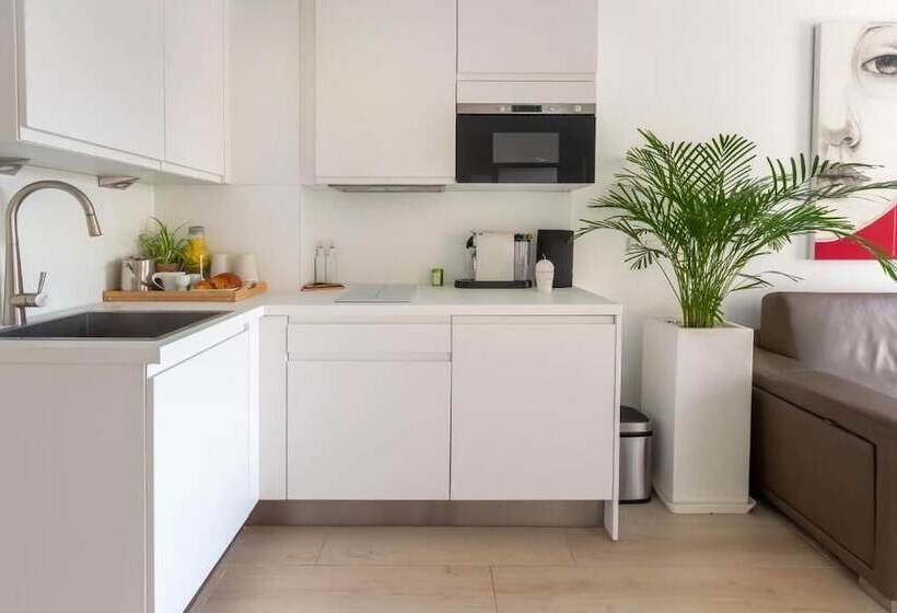 جناح ديلوكس, Traverse Des Artistes