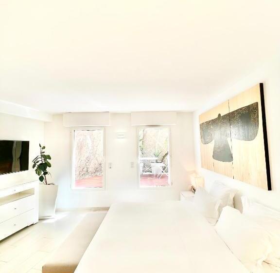 جناح جونيور, Traverse Des Artistes