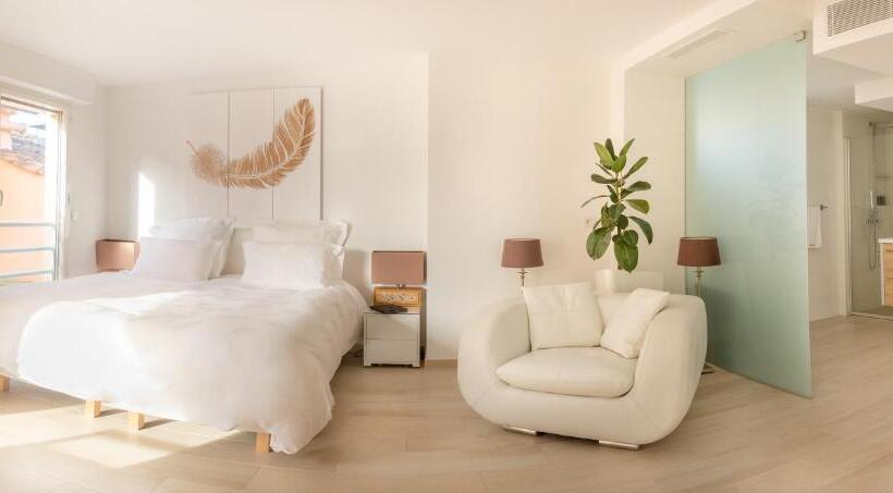 جناح ديلوكس, Traverse Des Artistes