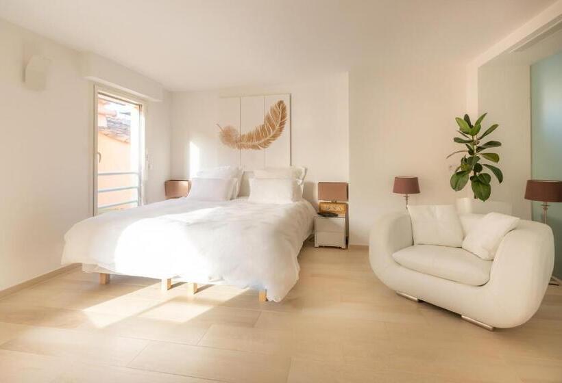 جناح ديلوكس, Traverse Des Artistes