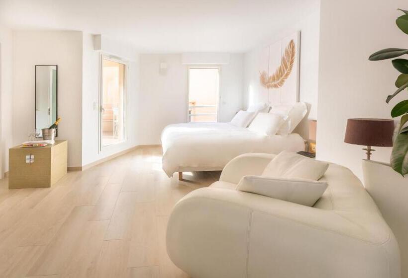 جناح ديلوكس, Traverse Des Artistes